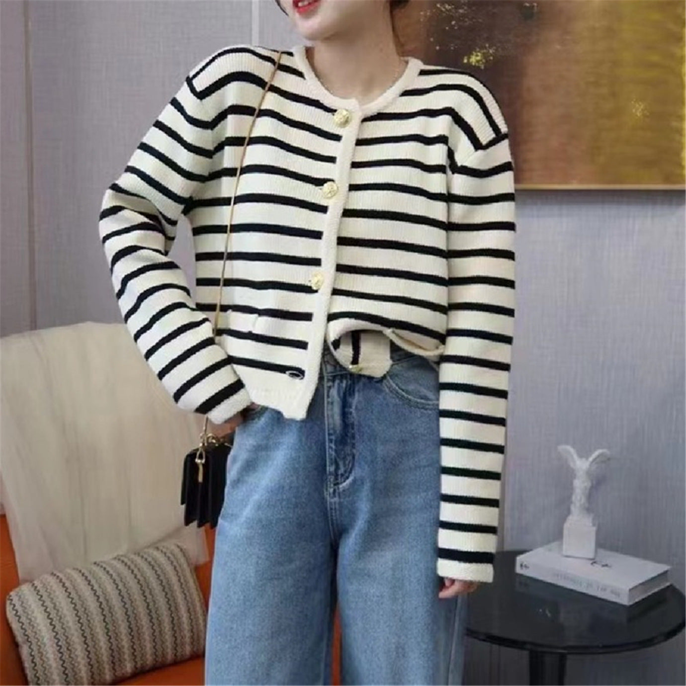 Round Neck Temperament With Age-reducing Casual Stripes