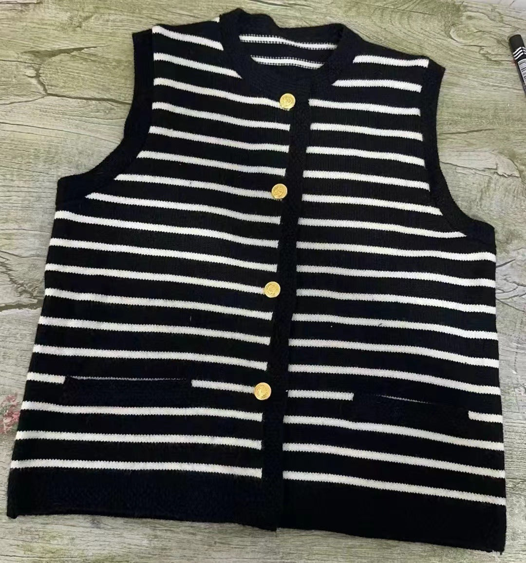 Round Neck Temperament With Age-reducing Casual Stripes